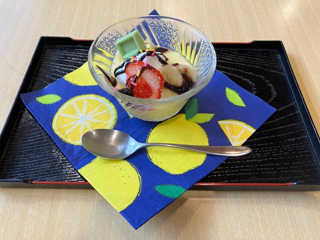 桜の花の壁画を鑑賞しながらプリンアラモードに舌鼓(≧▽≦)【うめ・きく】