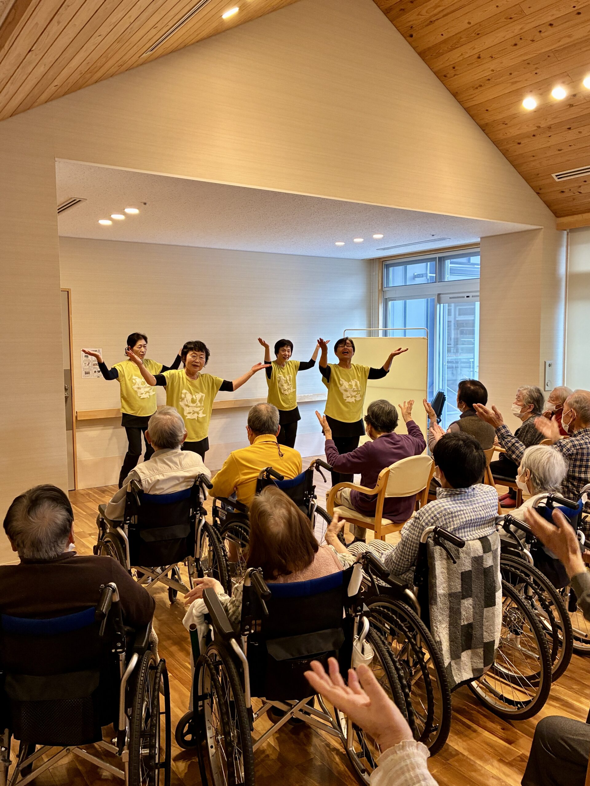 心も体も元気に！ボランティア慰問【入所】